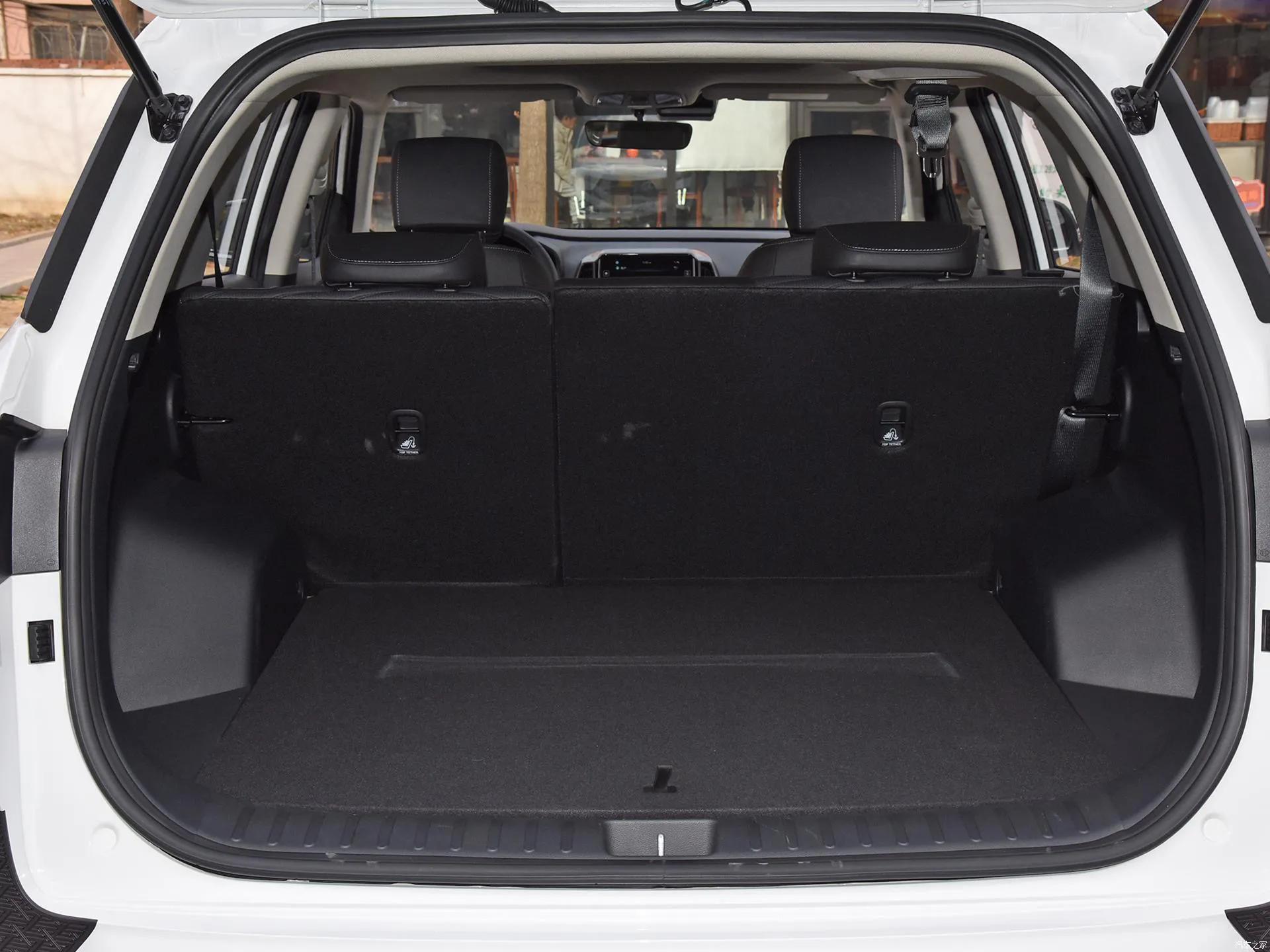 30岁了选择轿车还是suv,30岁第一辆车轿车还是suv