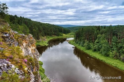 俄罗斯考古学家，发现一亿年前的石板地图，证明该地区有史前文明