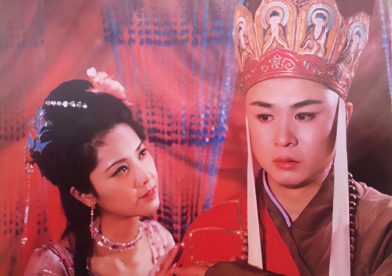 猪八戒为何不敢动女儿国国王,女儿国国王打的过猪八戒吗