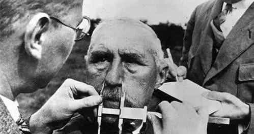 二战犹太人为什么被屠,二战中犹太人为什么被屠