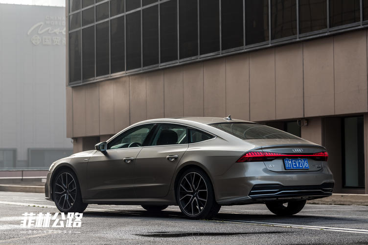 优雅的绅士全新奥迪a7海外实拍,新一代奥迪a7试驾