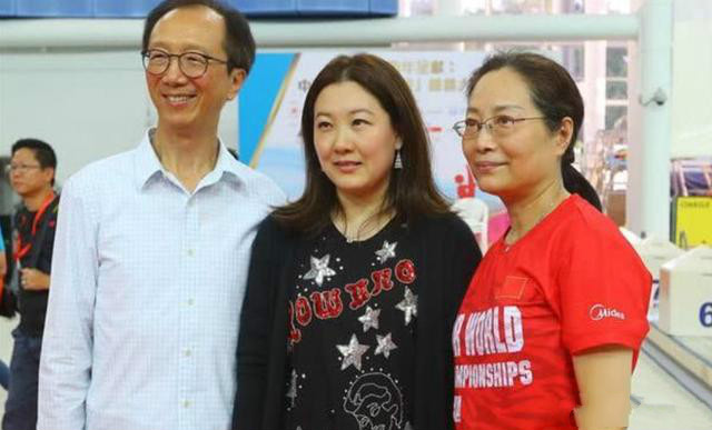 效法伏明霞嫁大20富商，老公曾和袁立同居12年，张怡宁如今怎样？