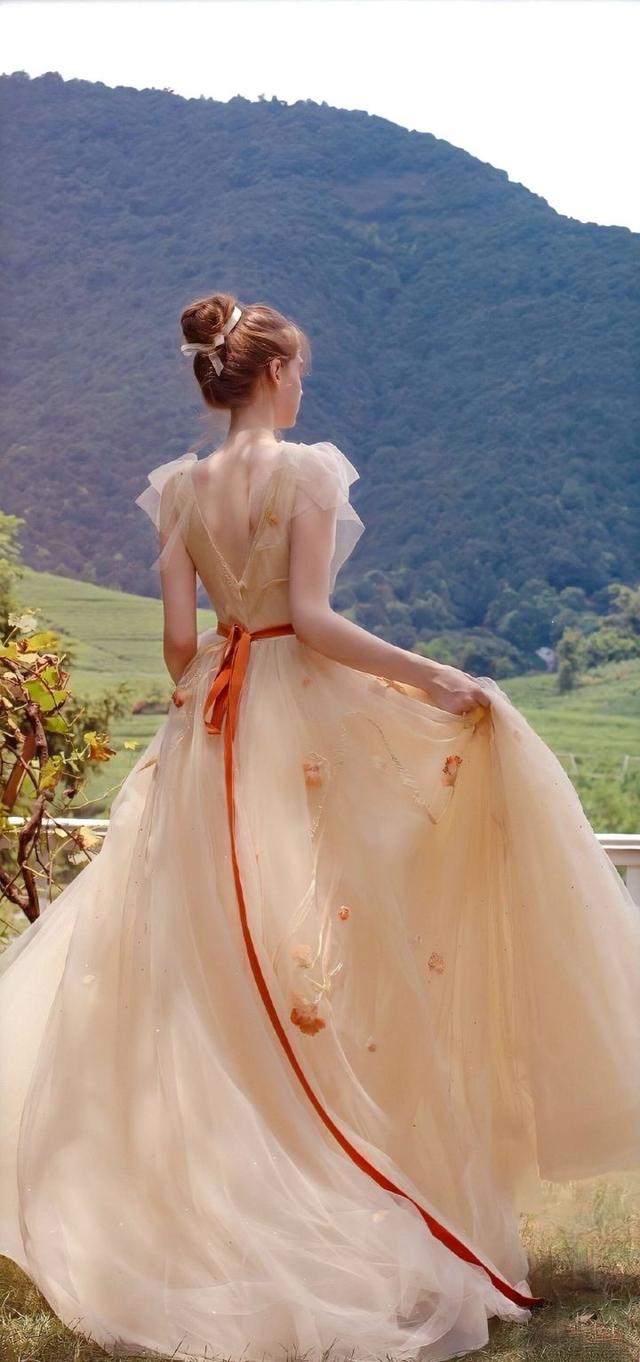 改善背厚圆肩含胸驼背坐姿,驼背歪向一边怎么纠正