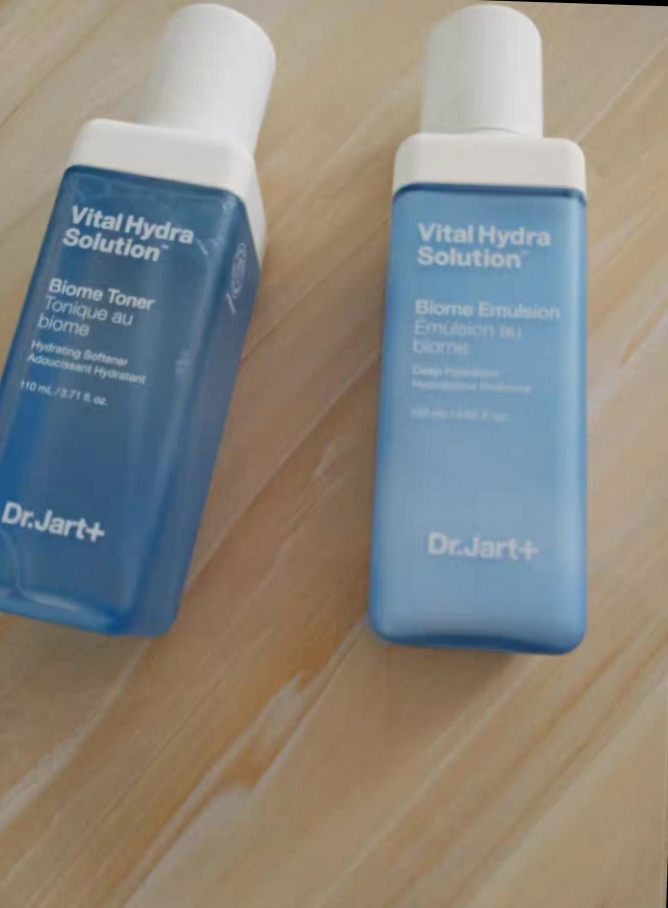 买贵不如选对，AHC神仙水，调节水油均衡不粘腻