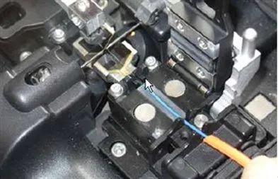 光纤熔接一天能熔多少,接续盒的光纤熔接视频