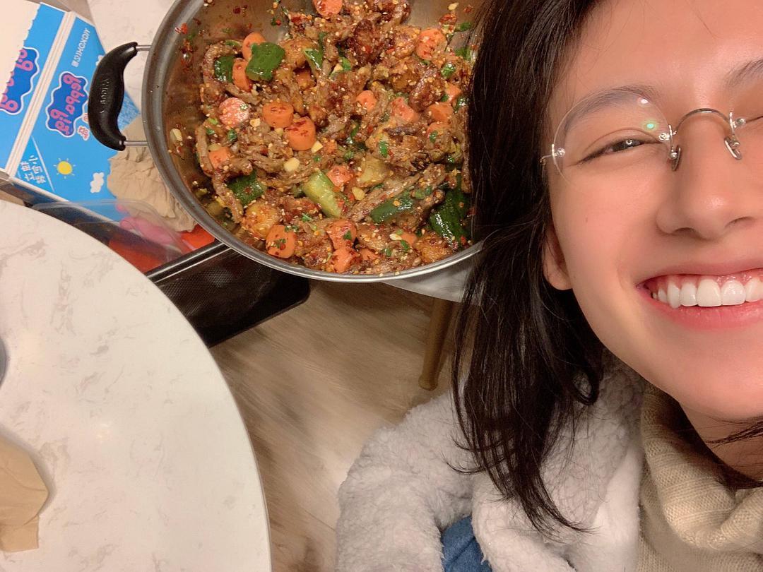 吴宣仪烤瓷牙怎么做,吴宣仪的整牙前