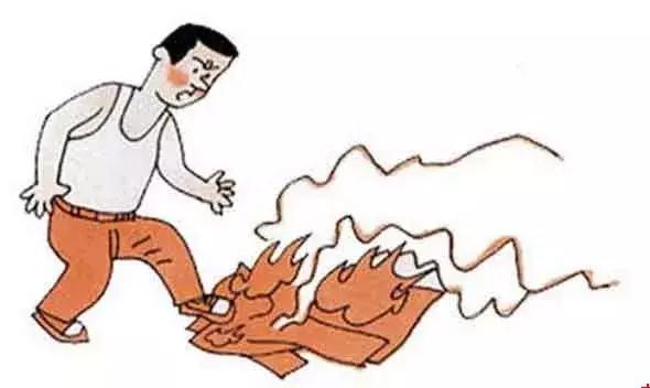 高楼失火到底往上跑还是往下跑,高楼失火往哪跑