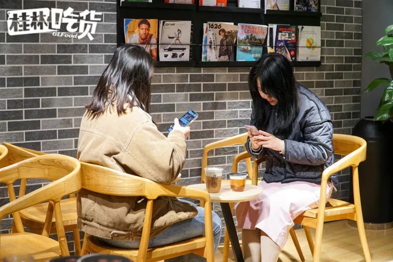 火遍全国的明星茶饮本宫的茶开到桂林了！凭口袋茶掀起了排队潮流