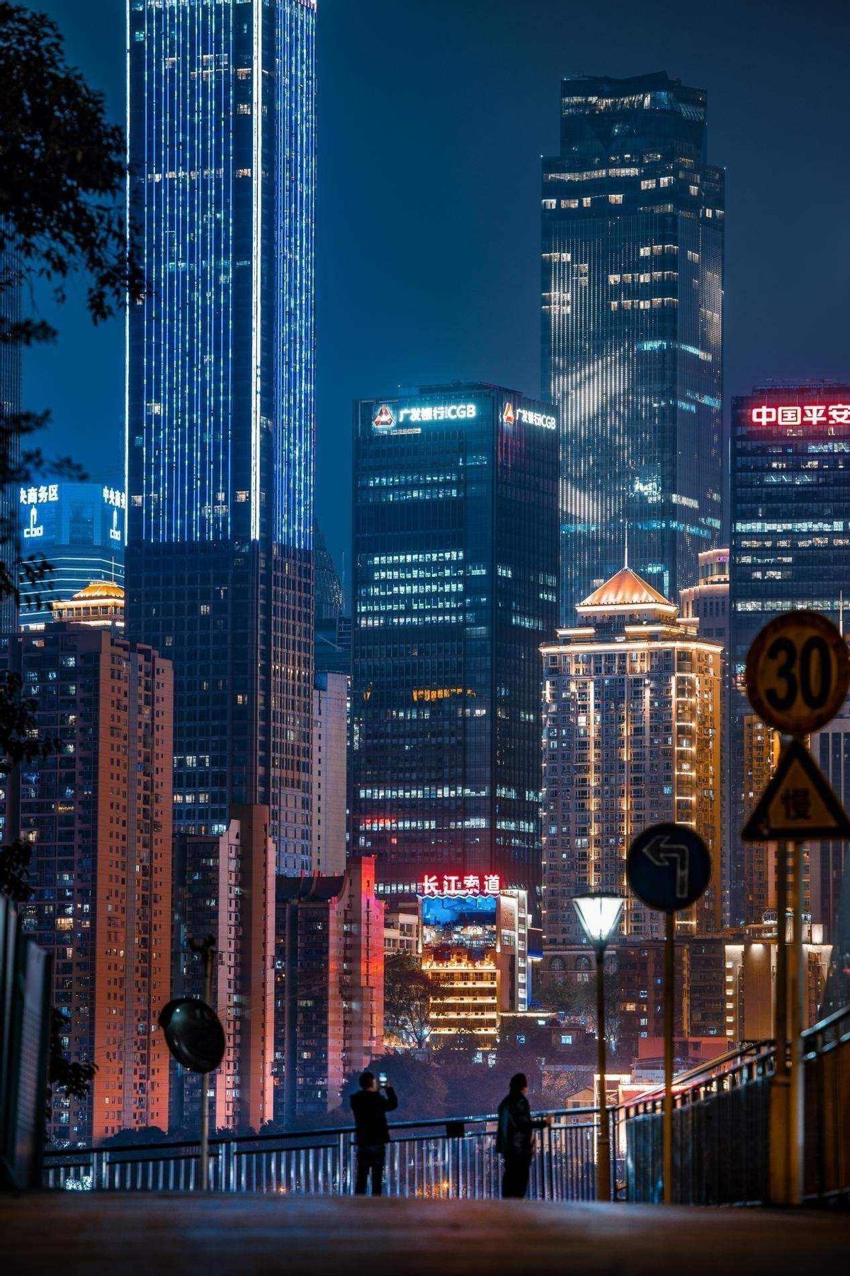 重庆的夜美得令人心碎照片,重庆的夜晚多么梦幻让人陶醉