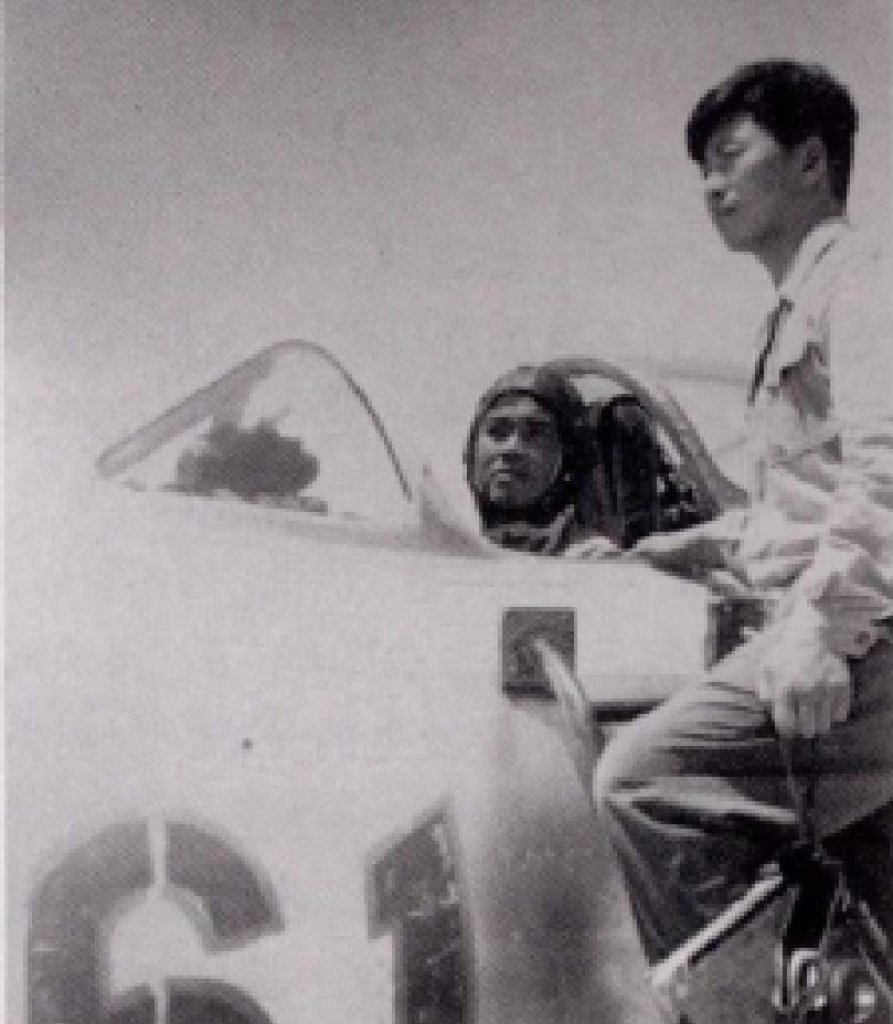 1994年美国一特遣队访华，点名要见我军一退休飞行员，他是谁？