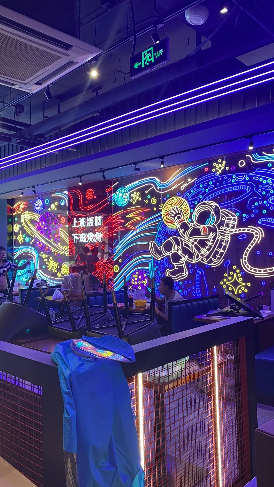 平凡生活里的热辣慰藉，烧烤品牌如何通过空间打造，快速占领市场