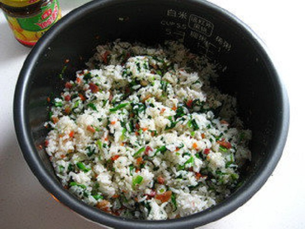 家里只有剩饭和鸡蛋怎么做饭团,家里只有剩饭怎么做好吃的饭团