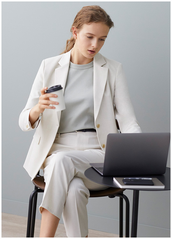 优衣库童装衬衫成人试穿,优衣库童装160和成人一样吗