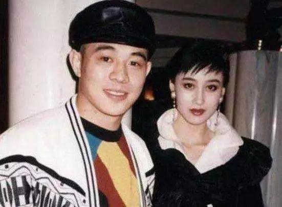 香港豪门最惨原配!生前帮贫穷小子成首富,死后还要被他利用?