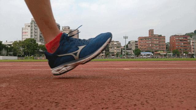 跑鞋是如何缓冲避震的？各品牌跑鞋中底避震的奥秘