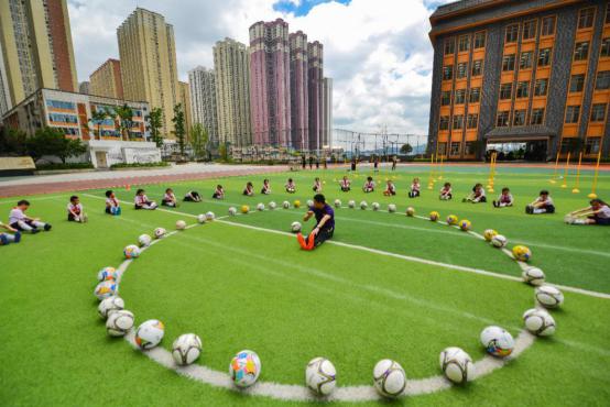 花三小,花三万学足球