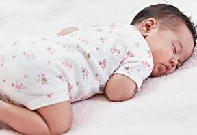 投降式睡姿的好处和害处,宝宝为什么都是投降式睡姿