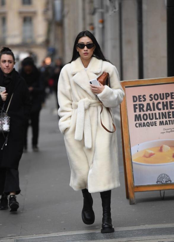 貂绒大衣怎么穿不老气,没有羊绒大衣怎么过冬