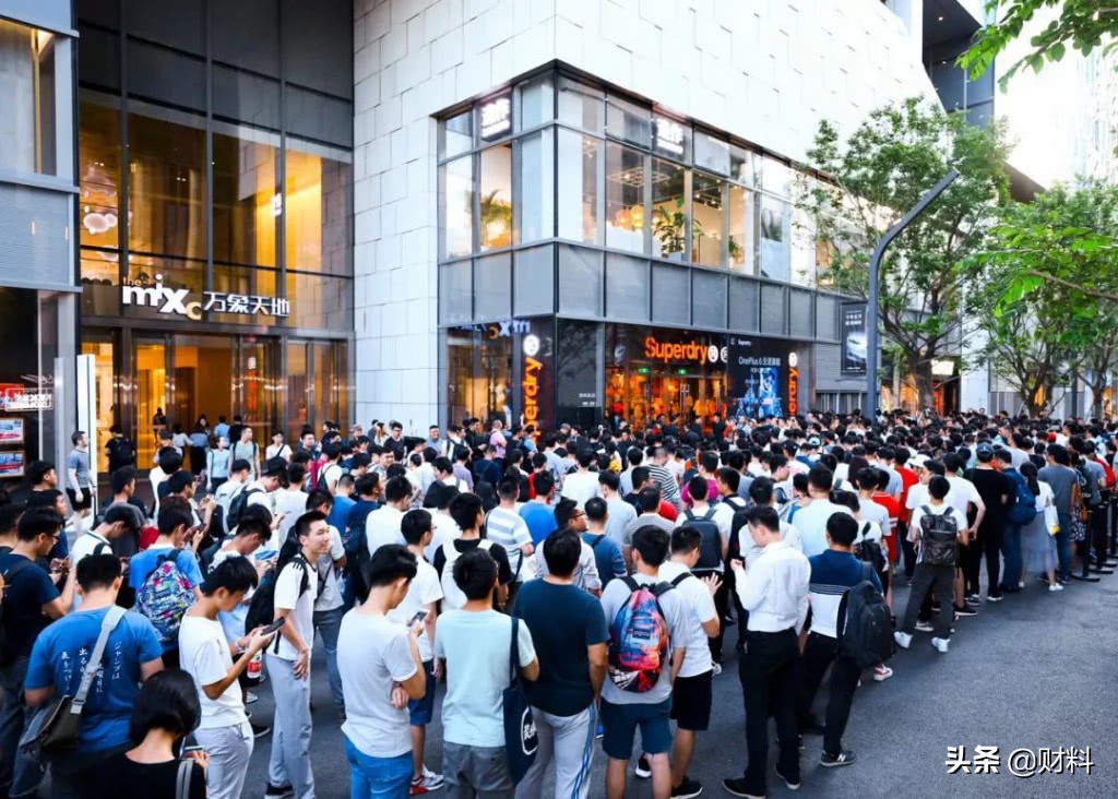 美国人买一台iPhone13，只需工作7.5天，中国人要工作多少天呢？