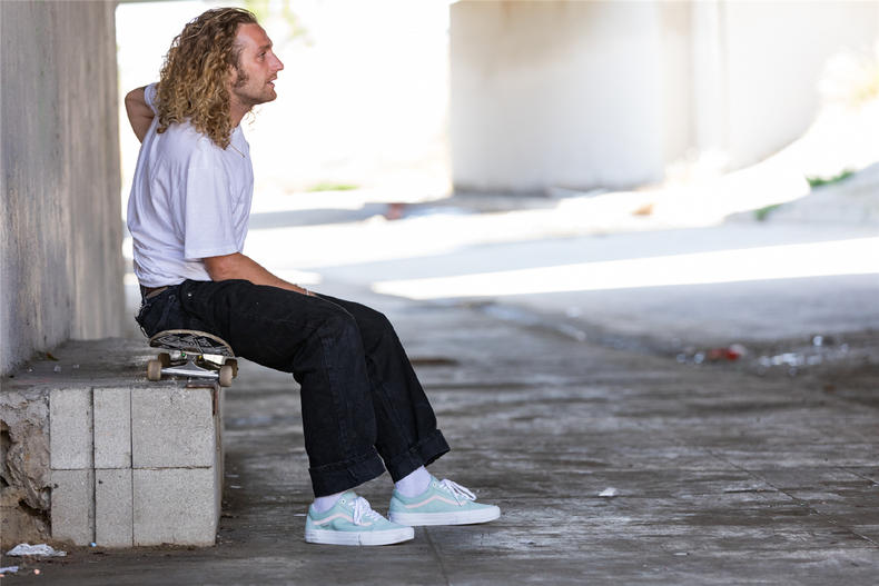 权志龙同款vans深蓝穿搭,权志龙的vans是哪一款