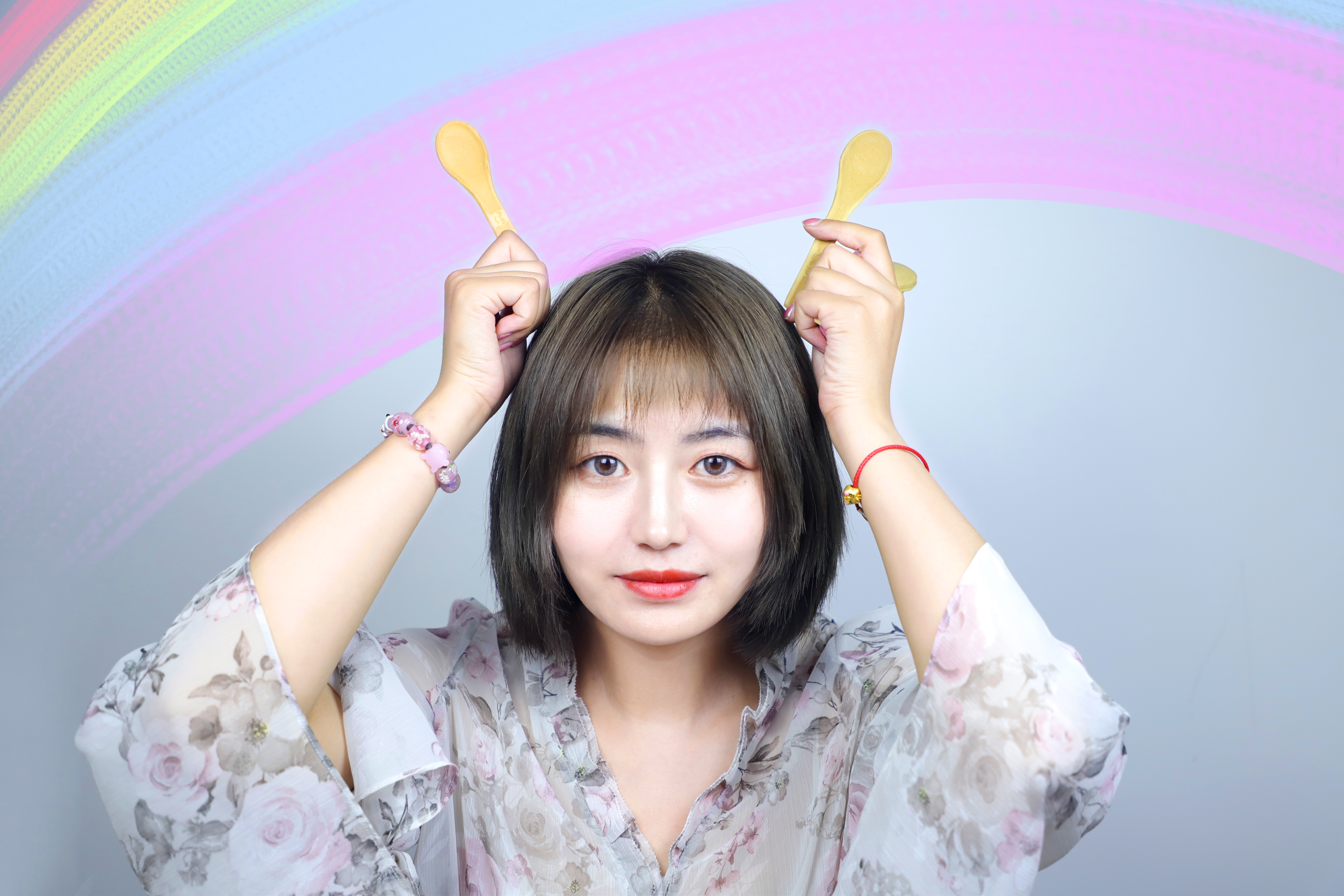 如果不小心把勺子给吞了怎么办,旁边人吓得够呛