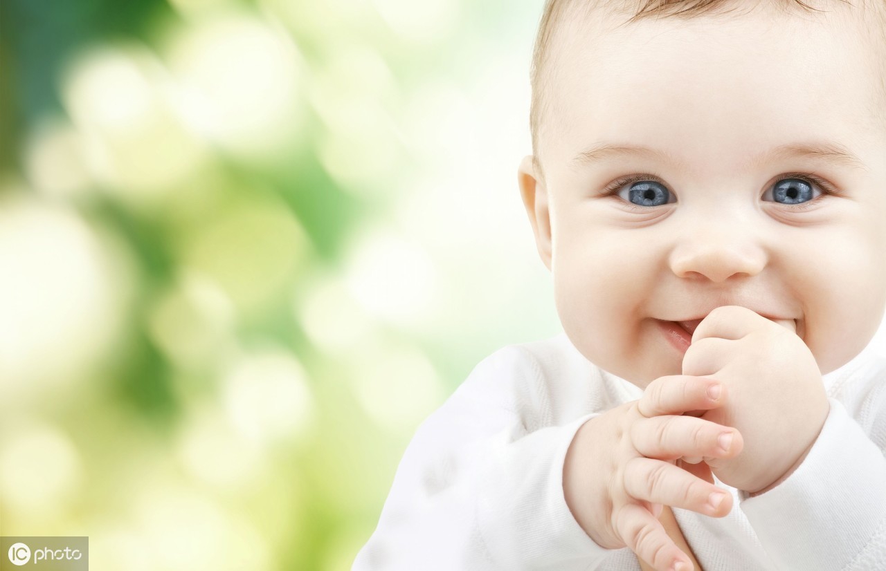 宝宝吃东西卡住了怎么处理,怎么避免宝宝吃东西被卡住