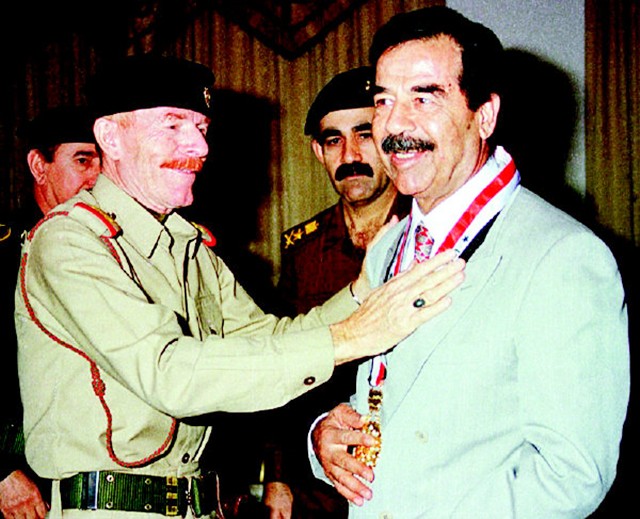 萨达姆公开处决时间,萨达姆在开战前3小时开会视频