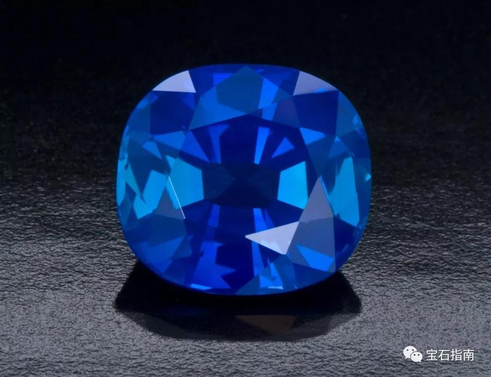 坦桑石和堇青石怎么区分,坦桑石祖母绿和蓝宝石哪个好