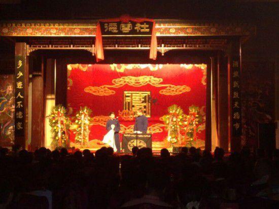 张云雷相声开成演唱会第一人,张云雷专场荧光棒郭德纲点评