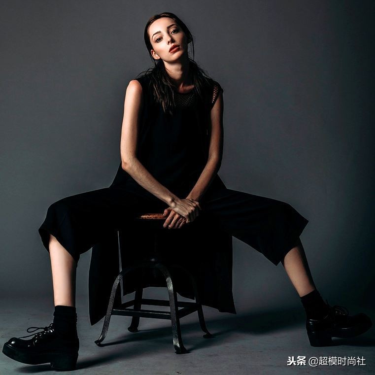 美人不做“花瓶”?她会芭蕾提琴走秀演戏,还是门萨高智商会员