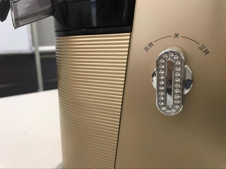 有了它随时可以鲜榨果汁,有了它就能喝到纯天然果汁了