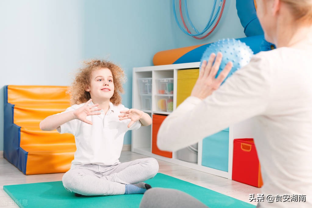 听觉统合训练对孤独症儿童的康复治疗如何开展？看大咖介绍明白了