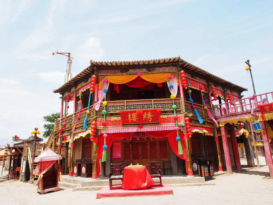 跟着星爷和老谋子的电影，去逛这座大名鼎鼎的西北影视城堡