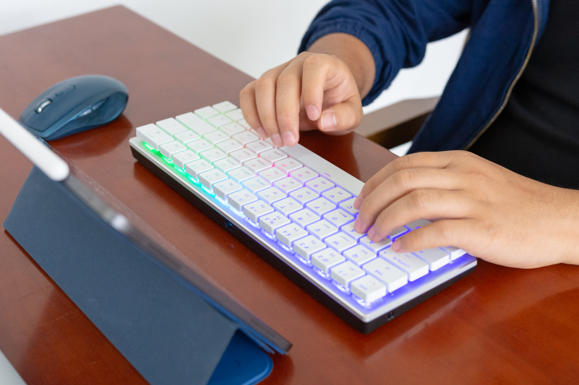 双模互联，极致便携：酷冷至尊SK621矮轴机械键盘体验