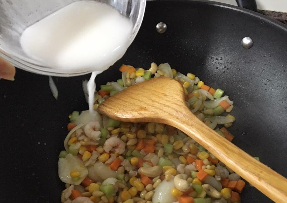 生粉和淀粉的用途和区别,做饭的人要知道生粉和淀粉的区别