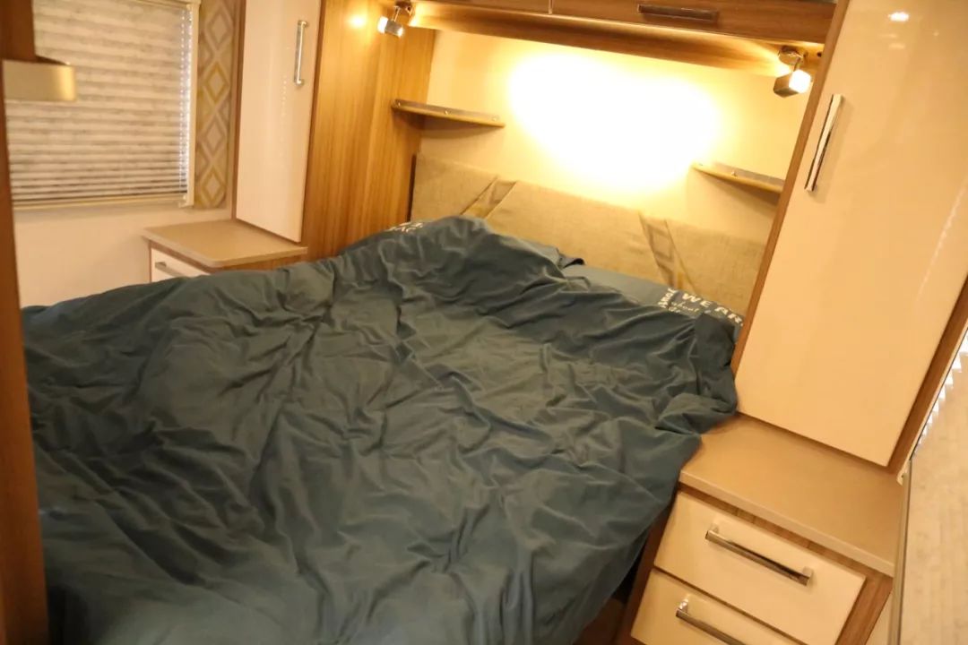 拥有一台拖挂房车有多好 (第一次开一个拖挂房车)