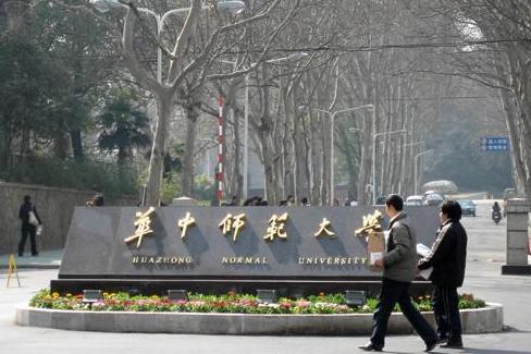 华中师范大学研究生，只因所学专业没选对，毕业后无奈选择卖鸡爪