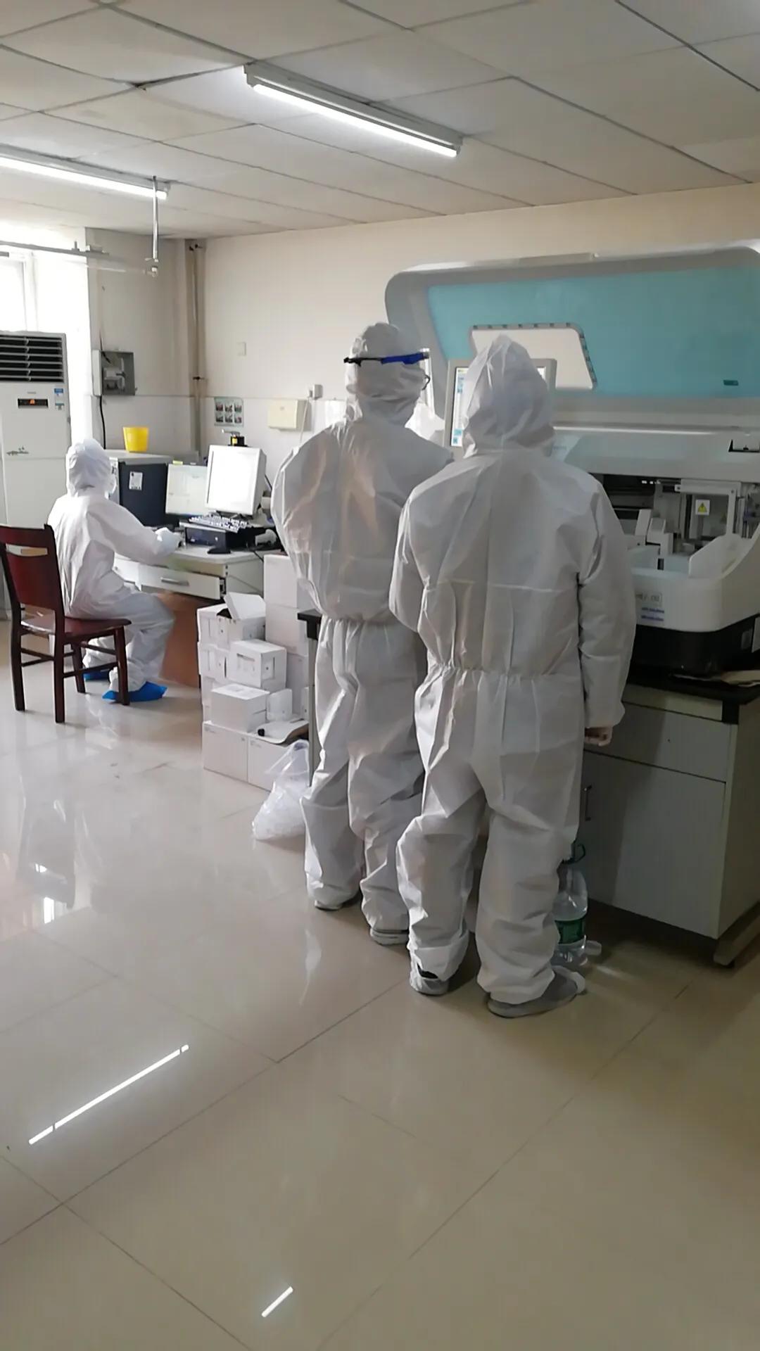 他们都是病毒“猎手”—记奋战在检疫一线的安庆市立医院检验科