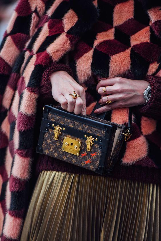 二手奢侈品包便宜吗,现在二手奢侈品怎么那么多