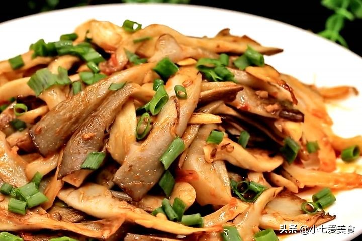 肘子炖蘑菇怎么炖好吃又不腻,怎样肉炒蘑菇好吃不腻
