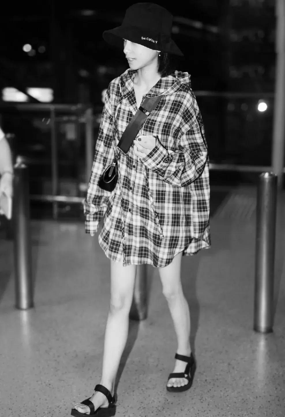 刘雯格纹,刘雯穿格纹衫好看吗