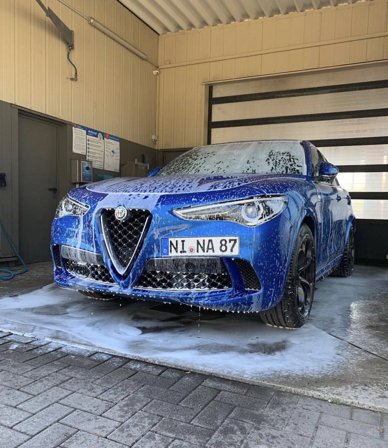 阿尔法罗密欧suv四叶草,地表最快车阿尔法罗密欧