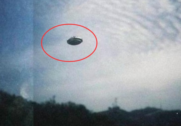 日本天空不明飞行物真实视频,著名的不明飞行物事件专家解释