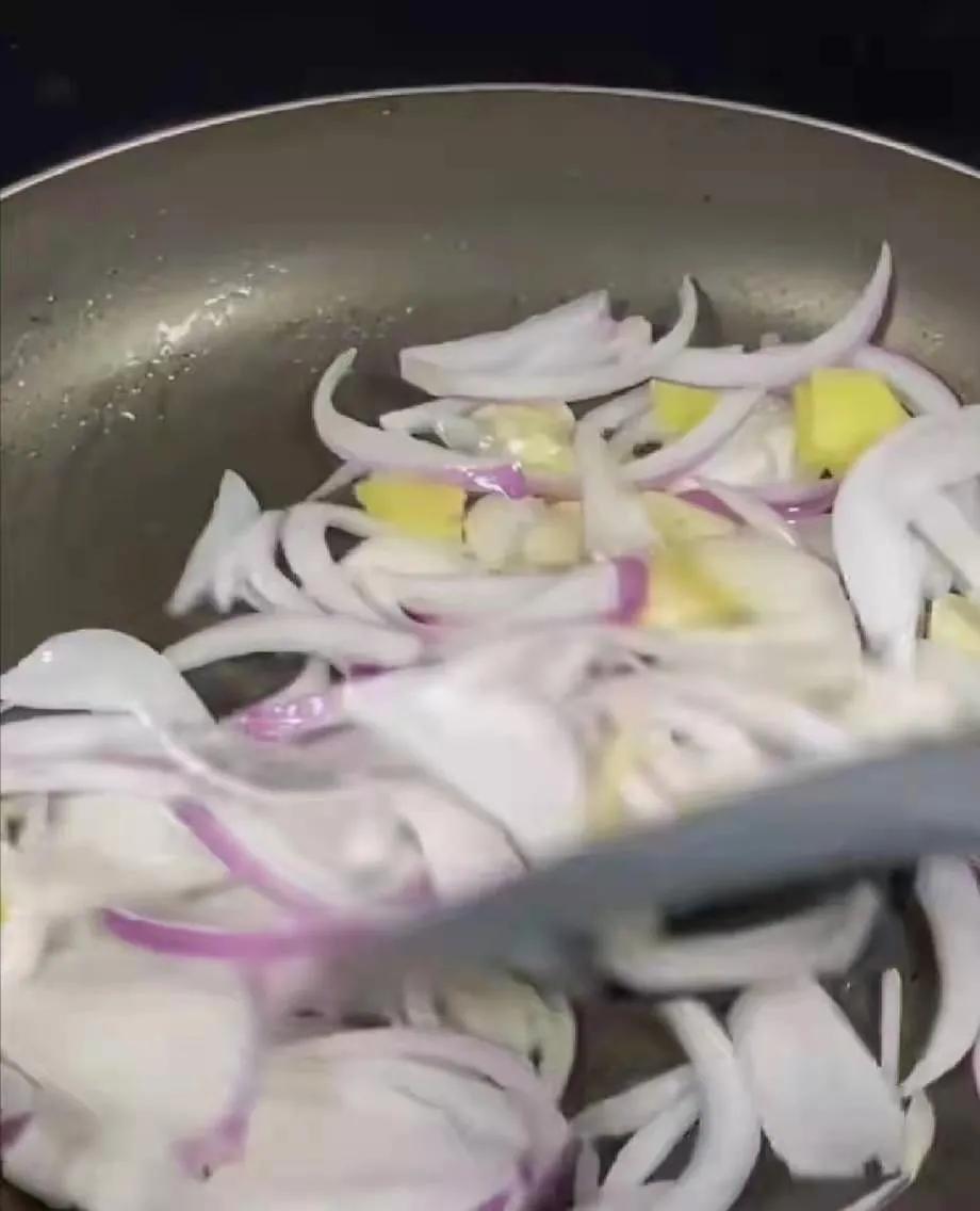 不用油的啤酒炖鱼,油炸啤酒炖鱼做法