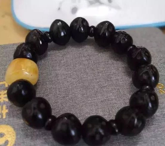 沉香手串包浆好还是不包浆好,怎样分辨包浆和不包浆的手串