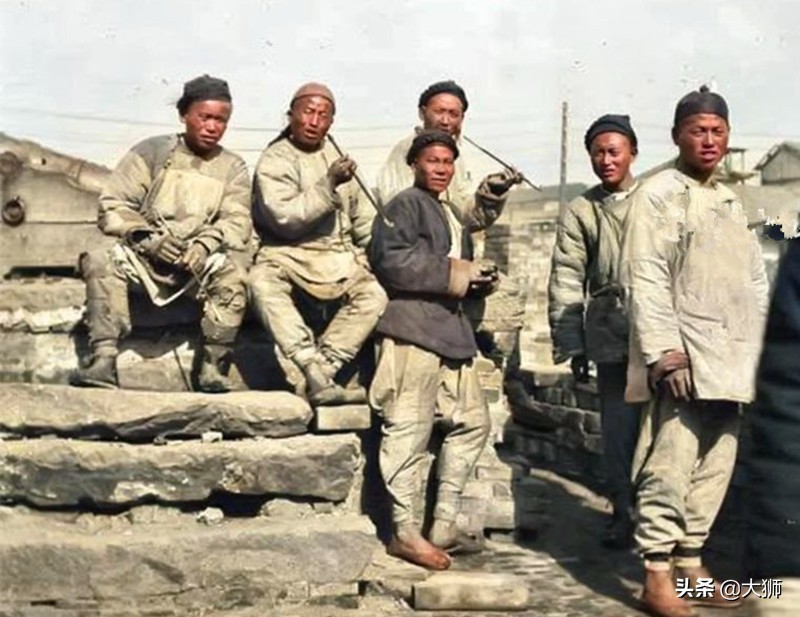 都说津门混混顽劣，可有一位袍带混混，愣是让李鸿章幕僚服软认怂