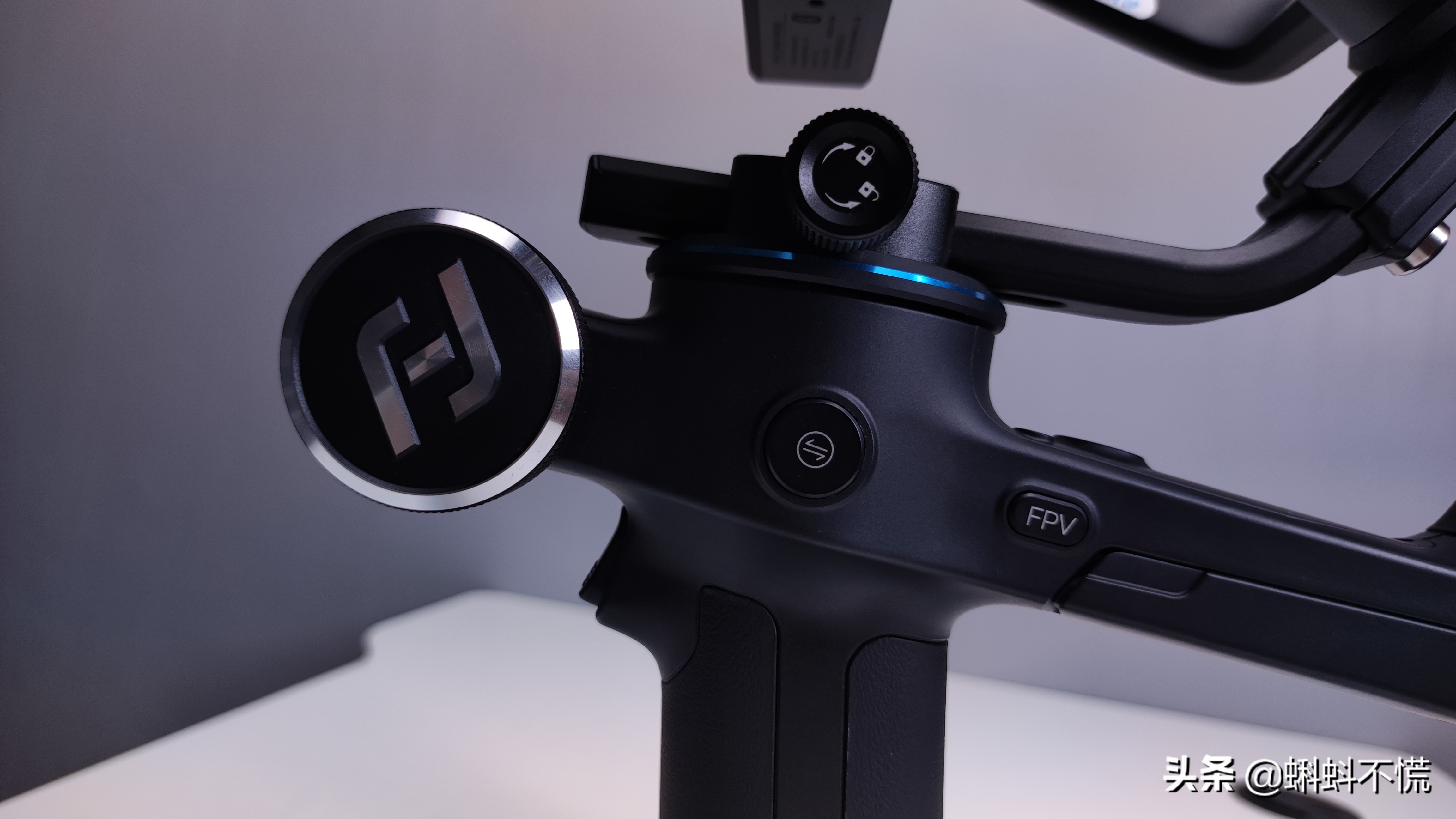 飞宇蝎子稳定器如何拍照,手机单轴稳定器飞宇测评