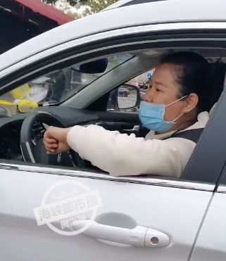 福建女司机拒检,女司机在泉港拒绝检查