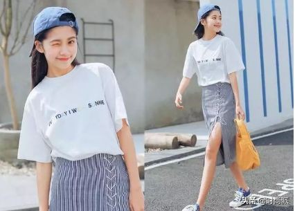 t恤半身裙夏天这样搭超时髦,适合搭配半身裙的夏季上衣