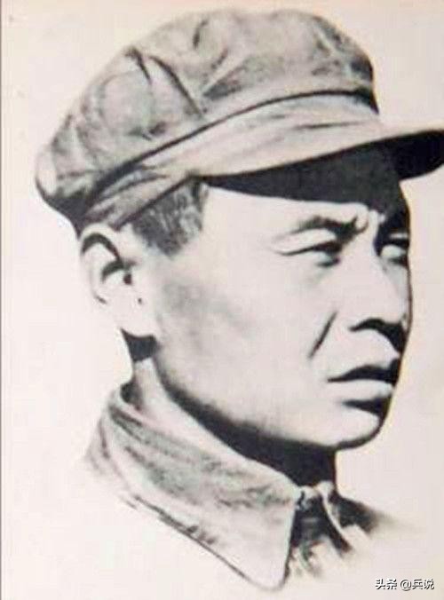 志愿军副班长，违规用机关枪*飞机打**，被彭总连升三级